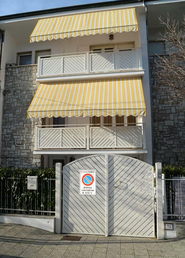 Il Don Minzoni 98 "Casa Vacanze" Лидо-ди-Камайоре Экстерьер фото